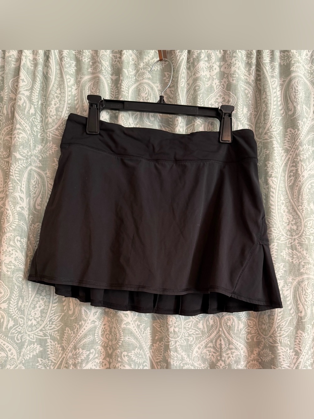 Lululemon Black Pleated Run Pace Setter skirt, size 8 Vintage